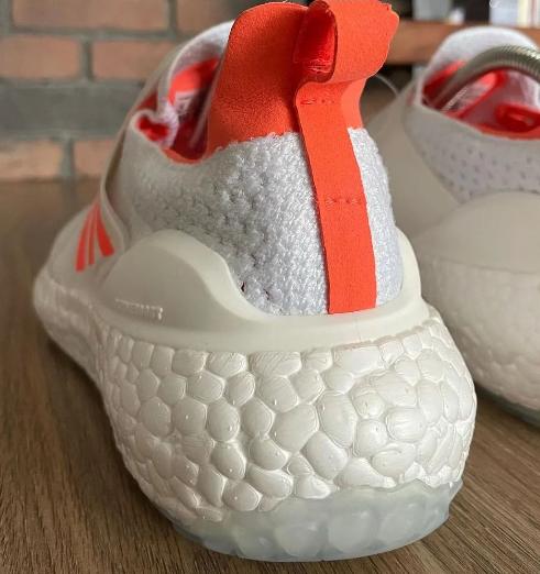 耐克阿迪最好的一款跑鞋,阿迪最高端的跑鞋是哪款