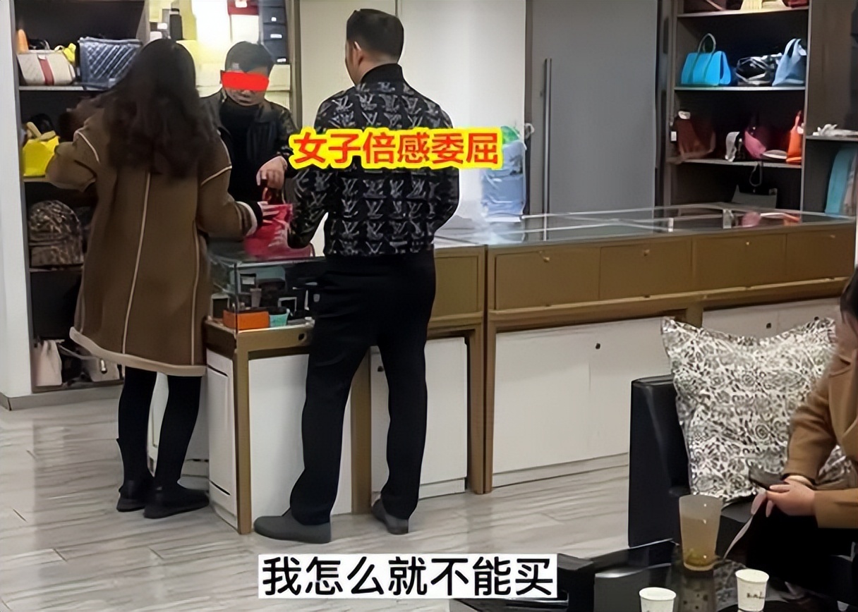 男子月挣4000，妻子花5万八买包，男子：要么退掉，要么离婚
