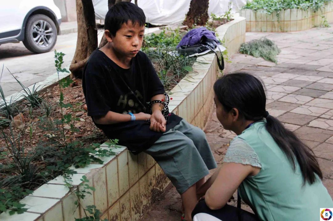 男子被石头砸伤怎么办,小男孩被石头砸到后续