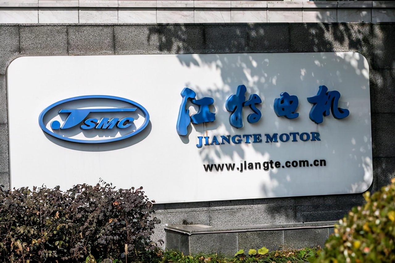 21万股民“炸锅”！一年涨10倍的大牛股被立案调查，一字跌停