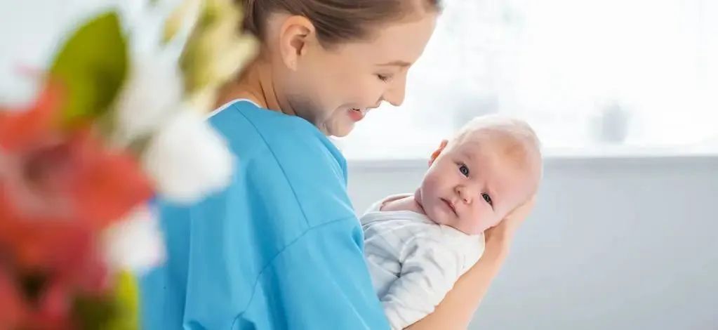 剖腹产的妈妈有母乳吗,剖腹产的妈妈是不是奶少