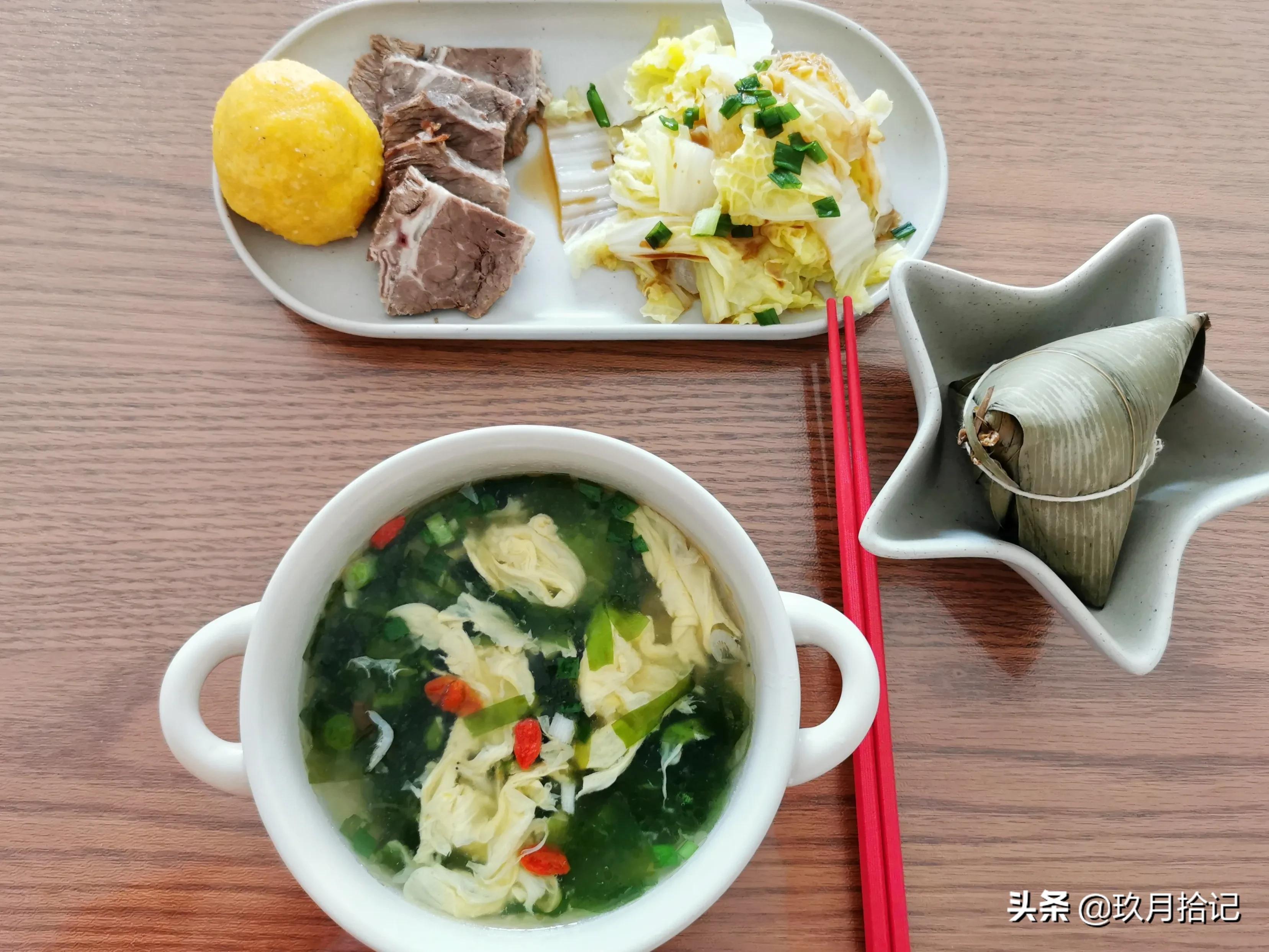 高中生学习紧张早餐别总牛奶面包，每天营养丰富换样吃用陪伴减压