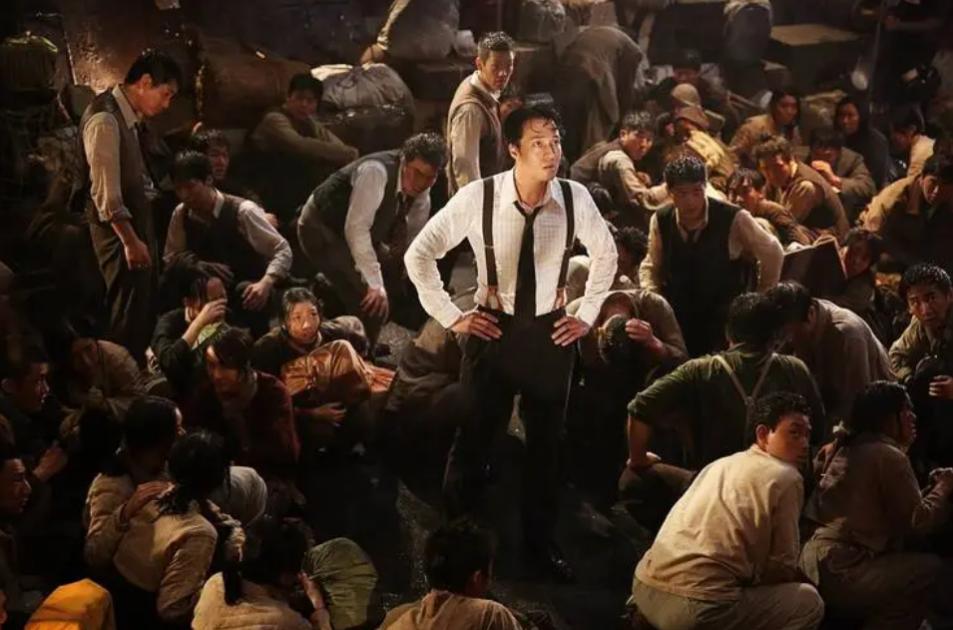 日本民众冒雨反对G7峰会,日本广岛举行g7峰会安全演习