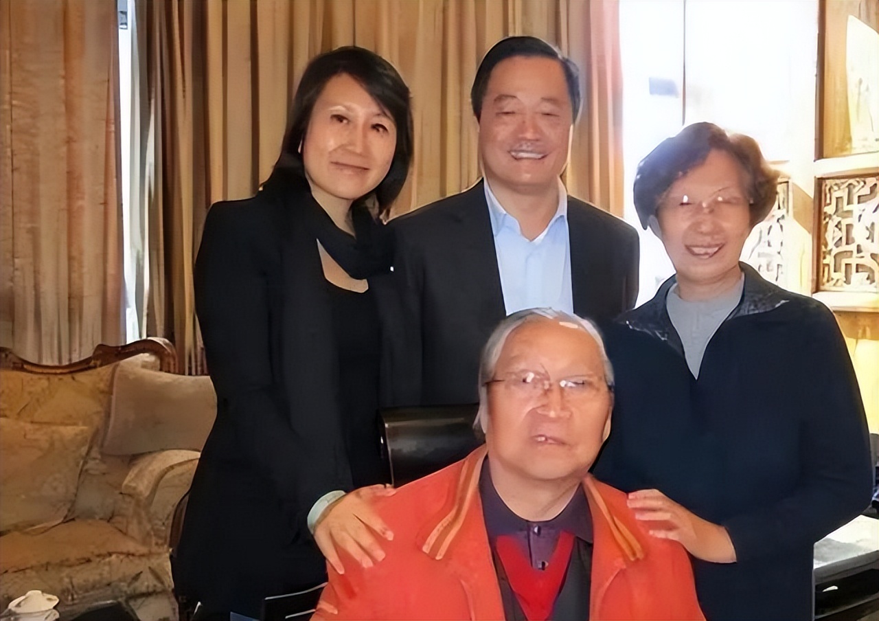 第一代“国民媳妇”,与富豪丈夫一见钟情,曾被婆婆嫌弃不像“刘慧芳”,如今59岁仍是顶流