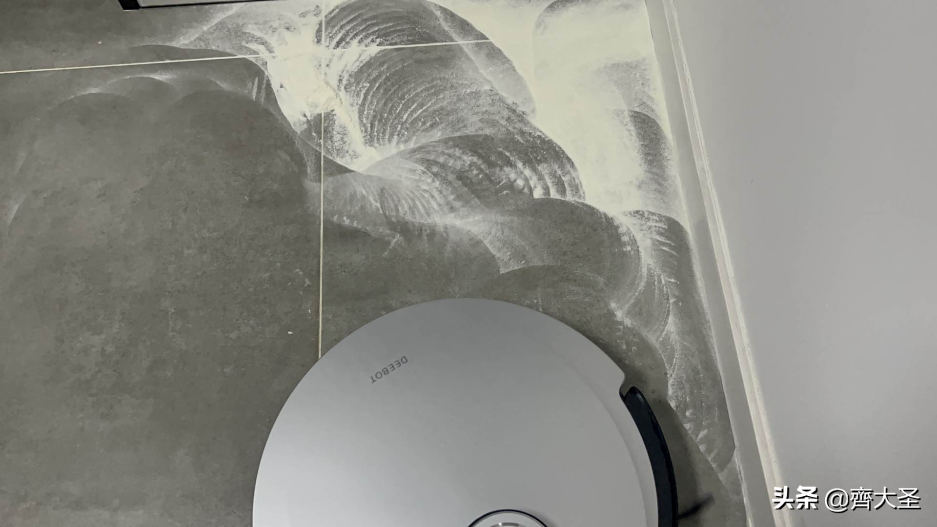 扫地机器人拖地震动和旋转哪种好,机器人旋转拖地和震动拖地