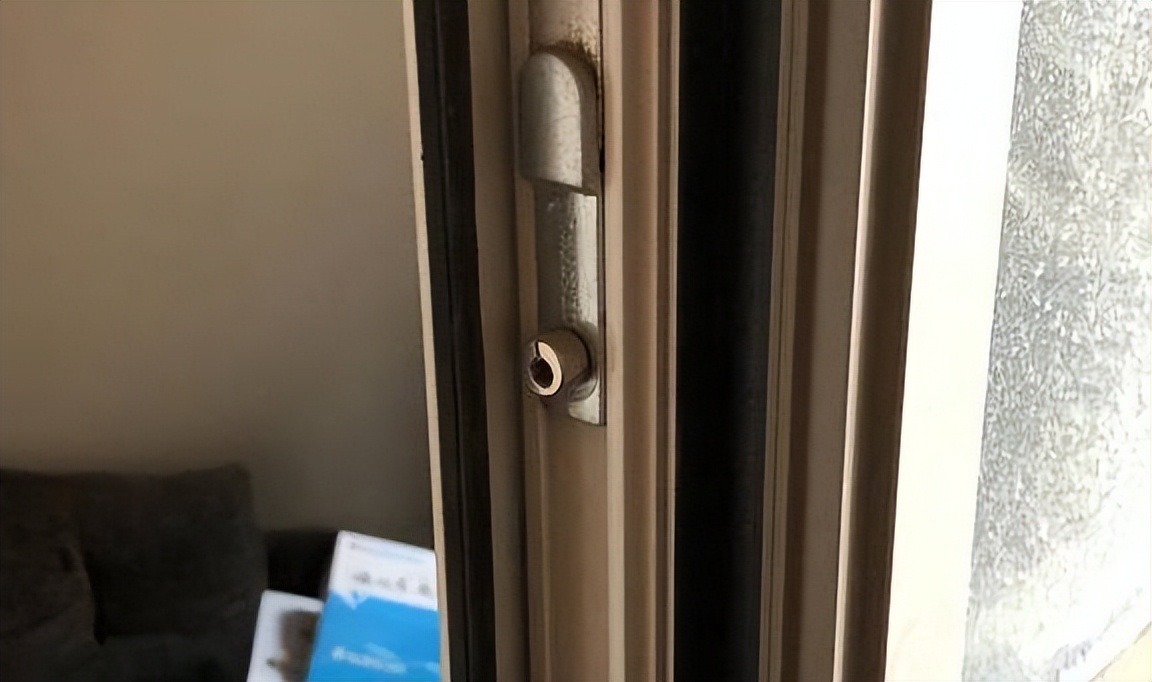 断桥铝门窗开关卡死怎样办,断桥铝纱窗开关太紧怎么办