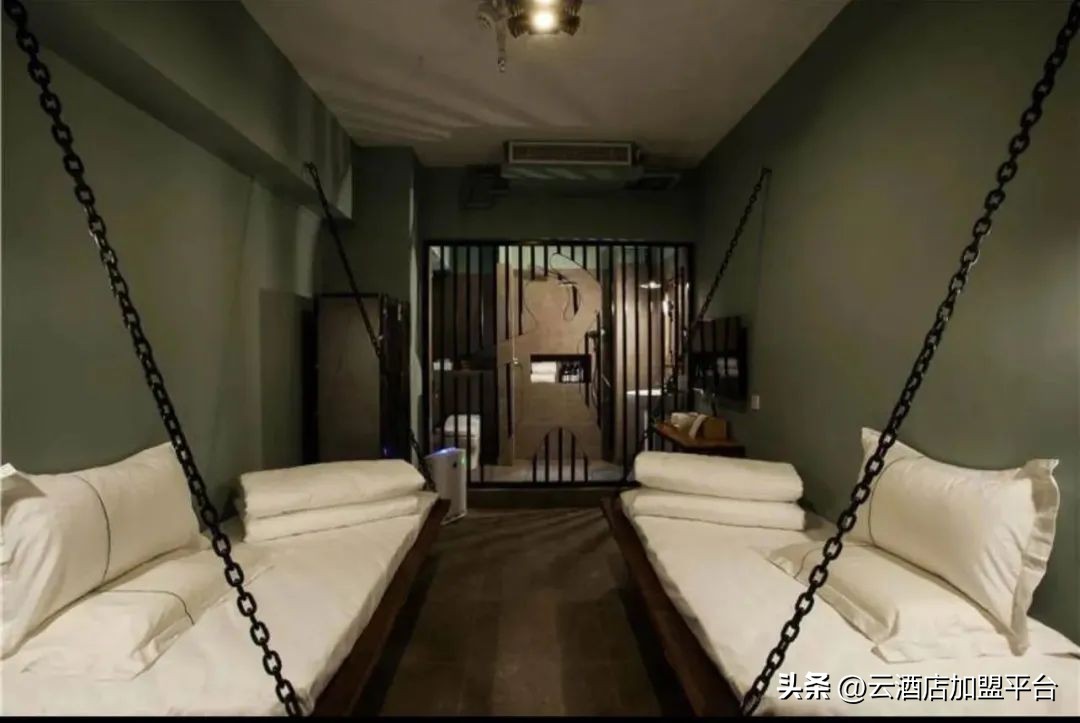 纯“狱”风、山洞风、跑车风……这些情人节情趣酒店，也太野了吧