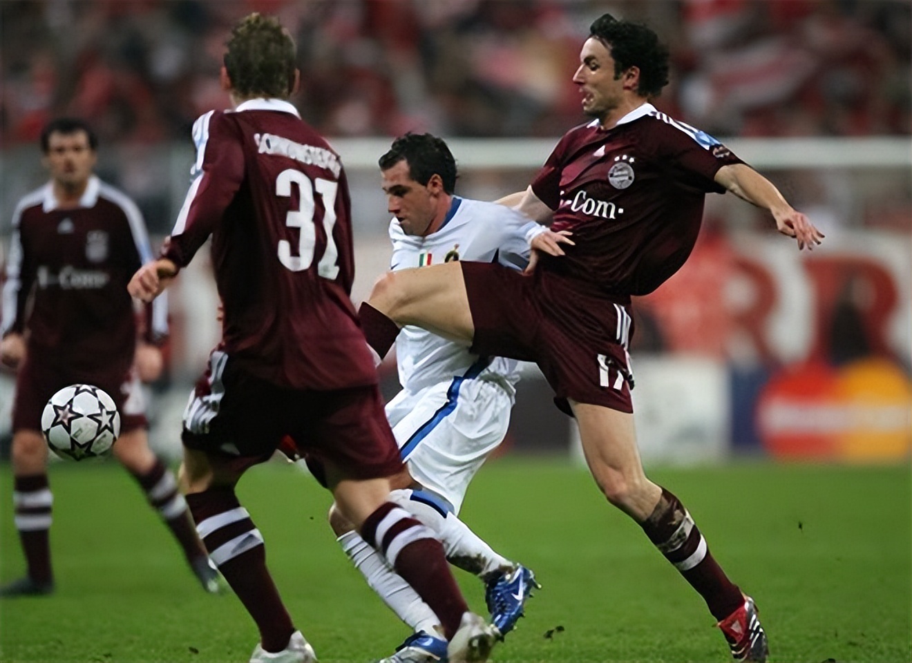 29岁还是巴萨替补，31岁却成拜仁队长，红黄牌大户照样能大器晚成