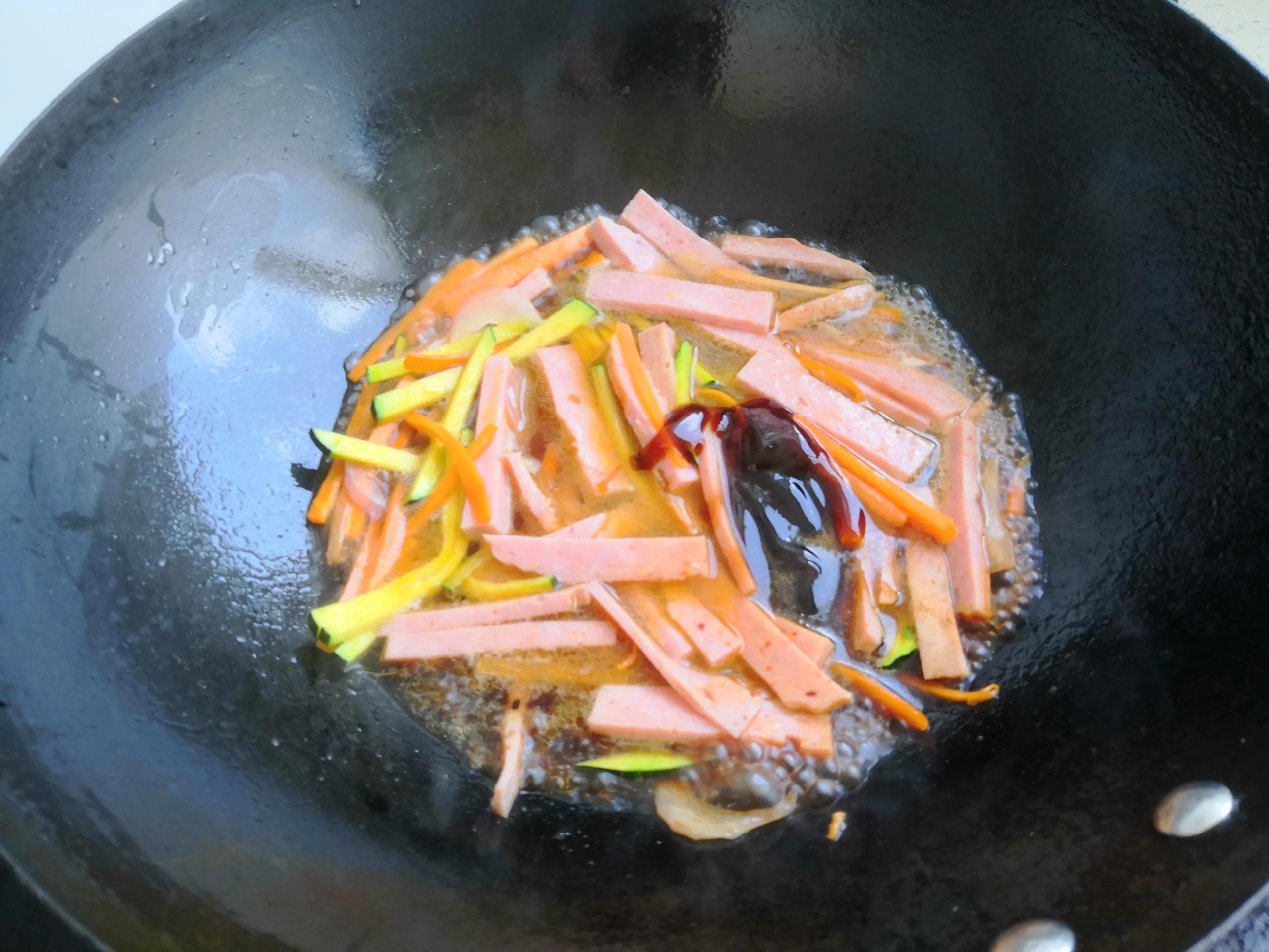 挂面蒸成卤面怎么不硬,干挂面蒸面条怎么蒸出来松散