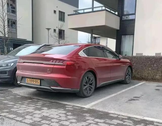 比亚迪汉EV运到白俄罗斯卖70万！在国内微利销售，出口收割老外？