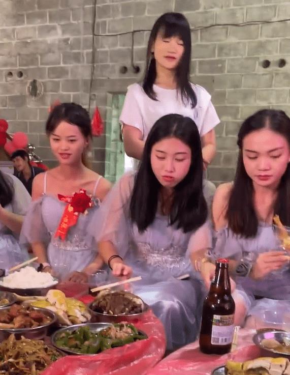 盆装饭惊呆众人，网友狂喊：我家米多，来我拼吃