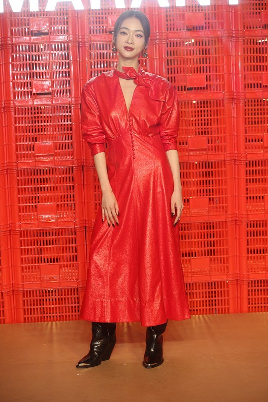 王子文穿搭才叫简约高级,王子文穿衣搭配连衣长裙