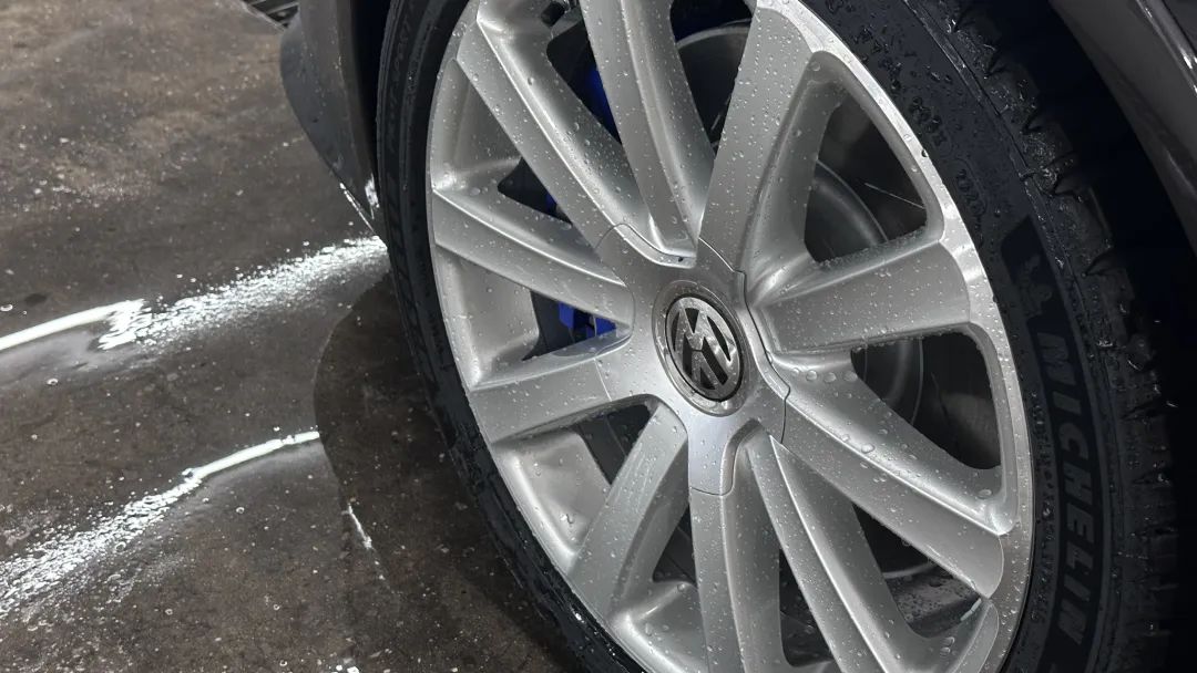 r36翻新改造全过程,大众r36这么老的车怎么还卖这么贵