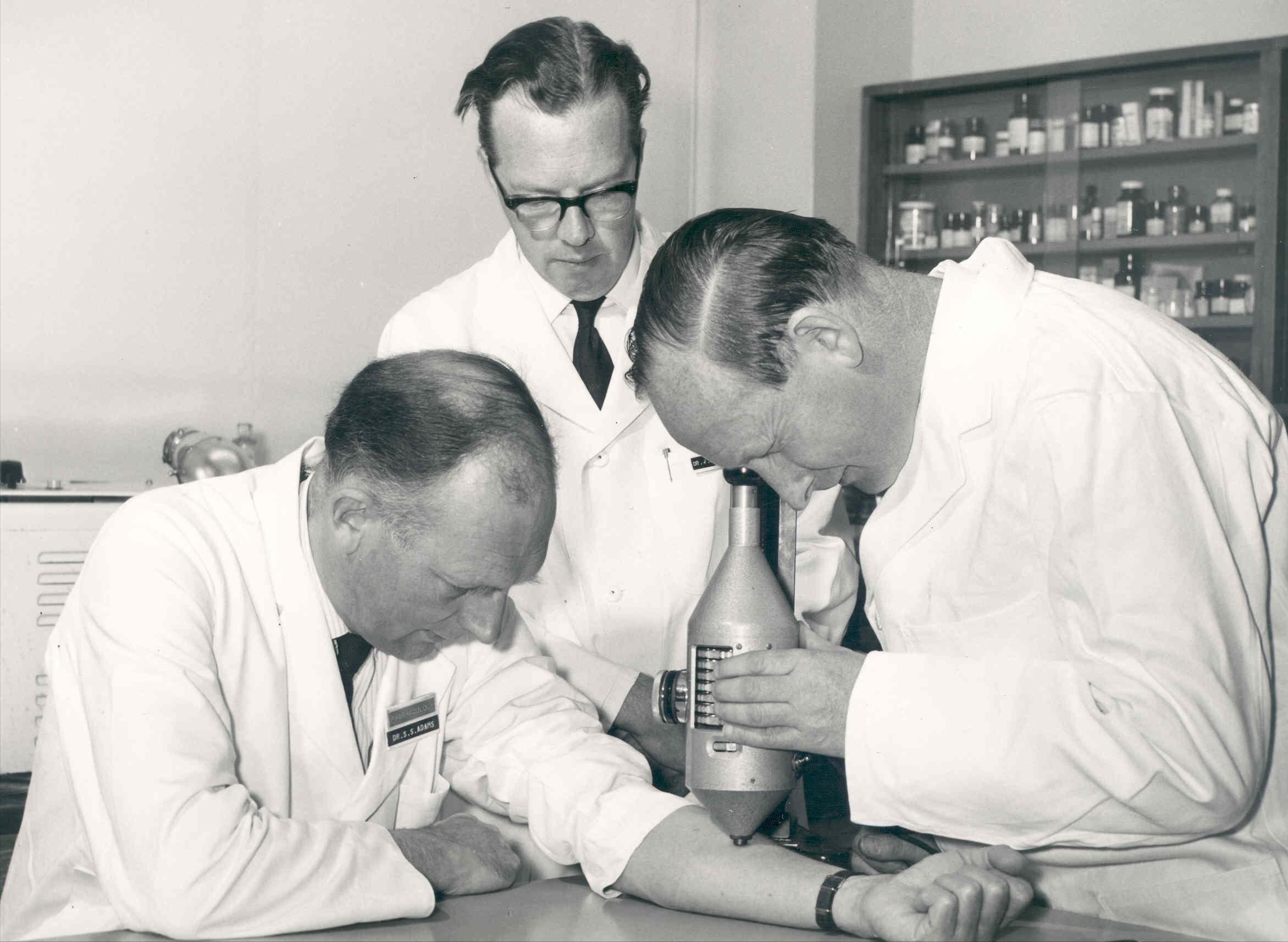 拯救“小阳人”的布洛芬怎么来的？发明者3年前去世，没从中获利