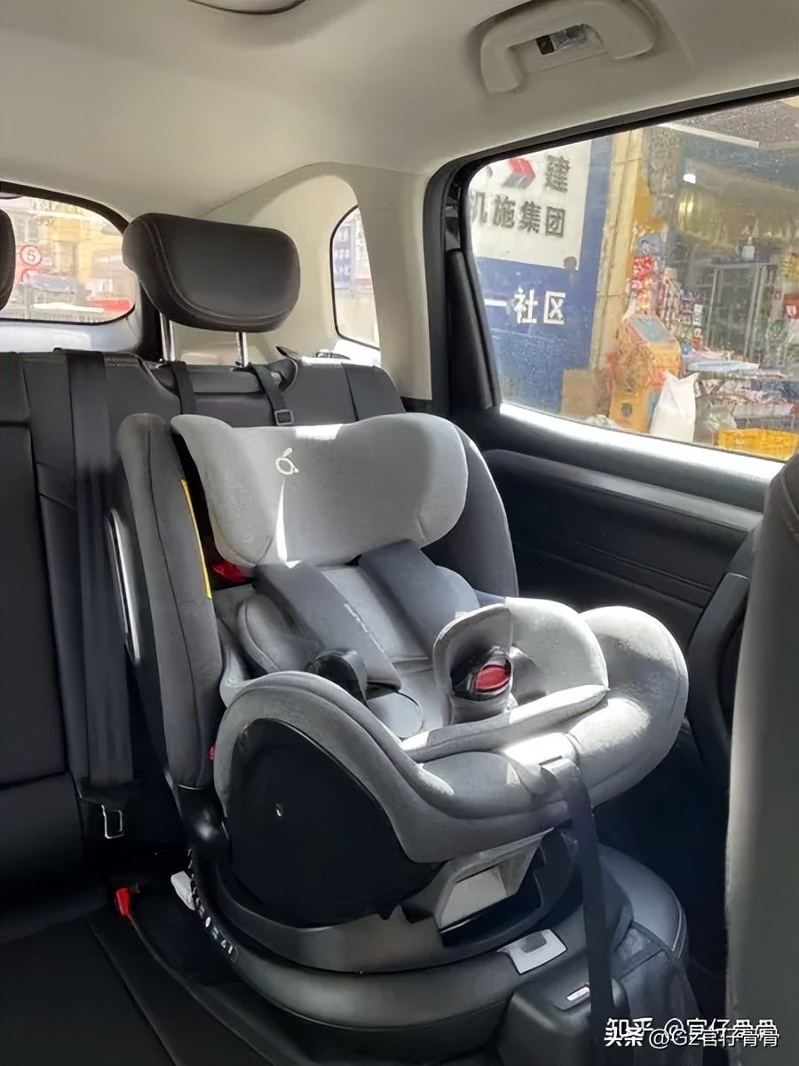 刚出生的小孩能坐汽车安全座椅吗,一出生就可以坐安全座椅吗