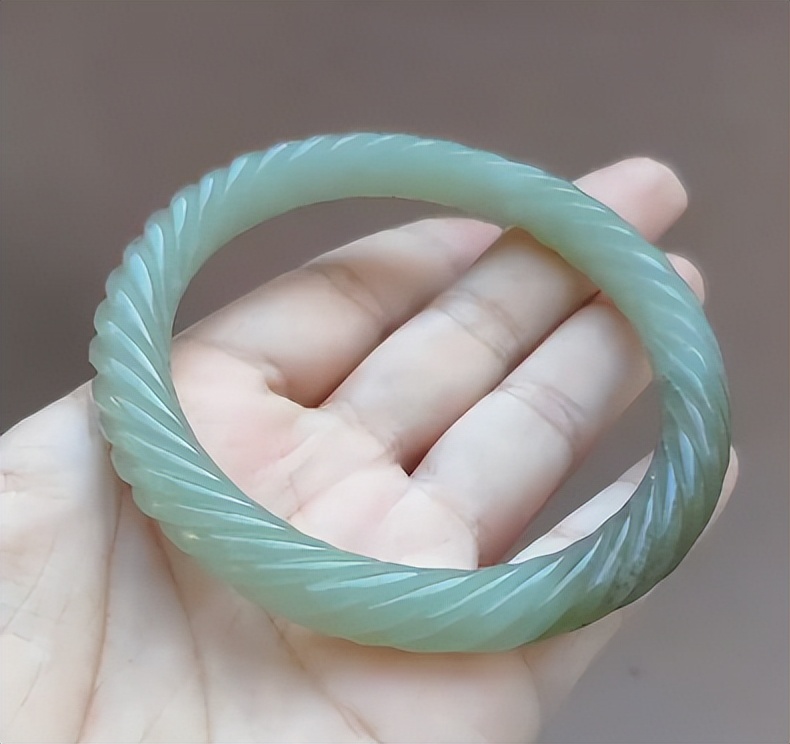 手镯不容易变形买哪种的好点,手镯买的太小戴不进去怎么办