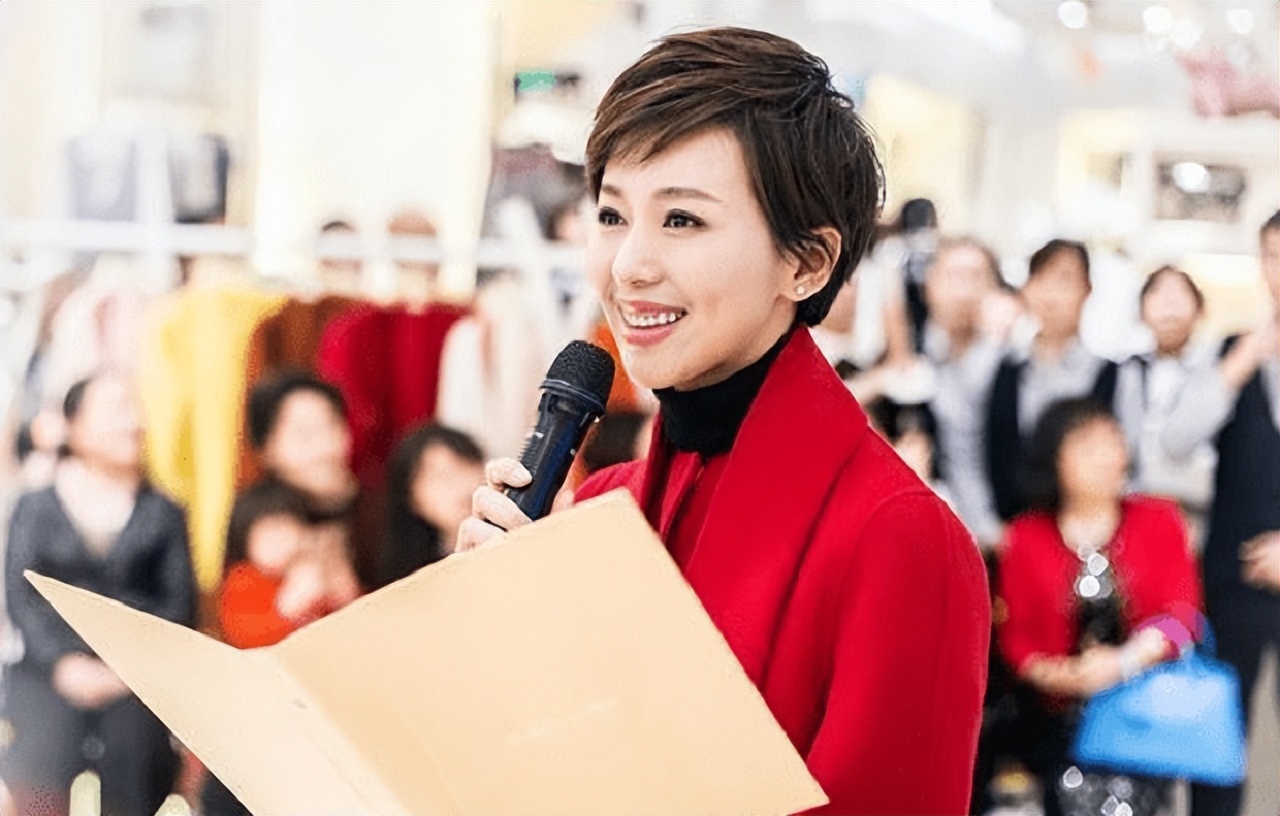 欧阳夏丹主持新闻联播康辉,陪伴欧阳夏丹