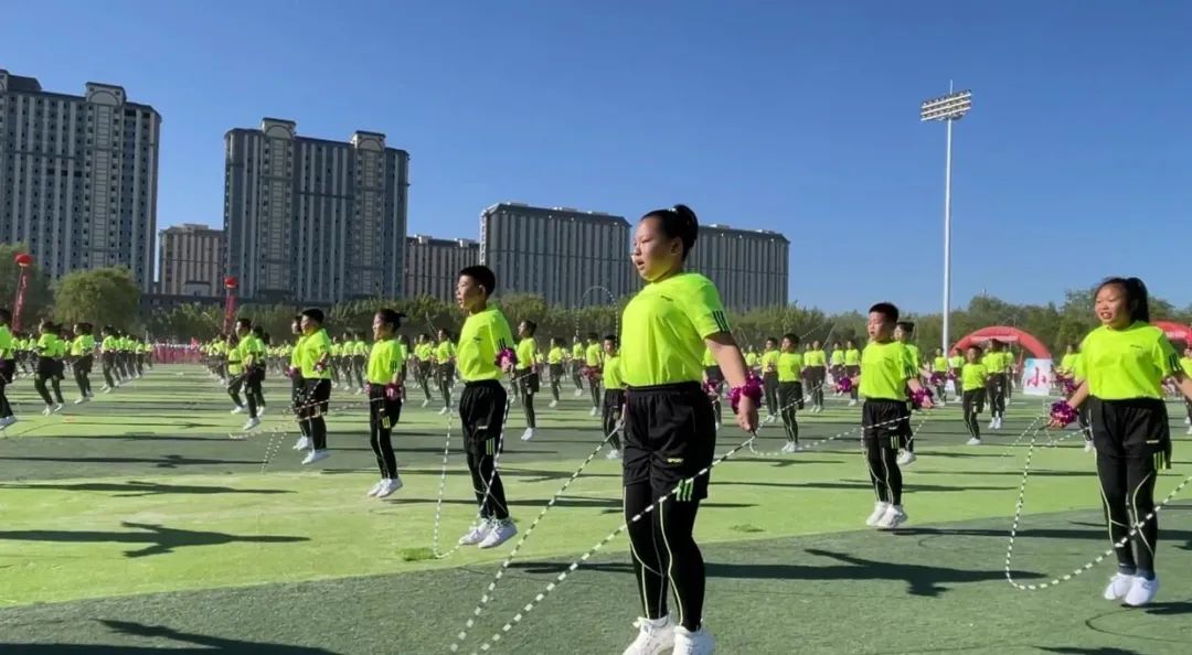 趣味运动会骑毛毛虫,骑毛毛虫趣味赛