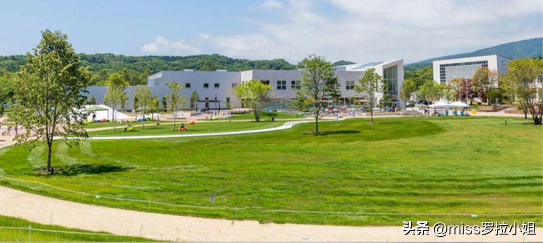 除了护肤品还有什么化妆品好,除了护肤品还能用什么保湿