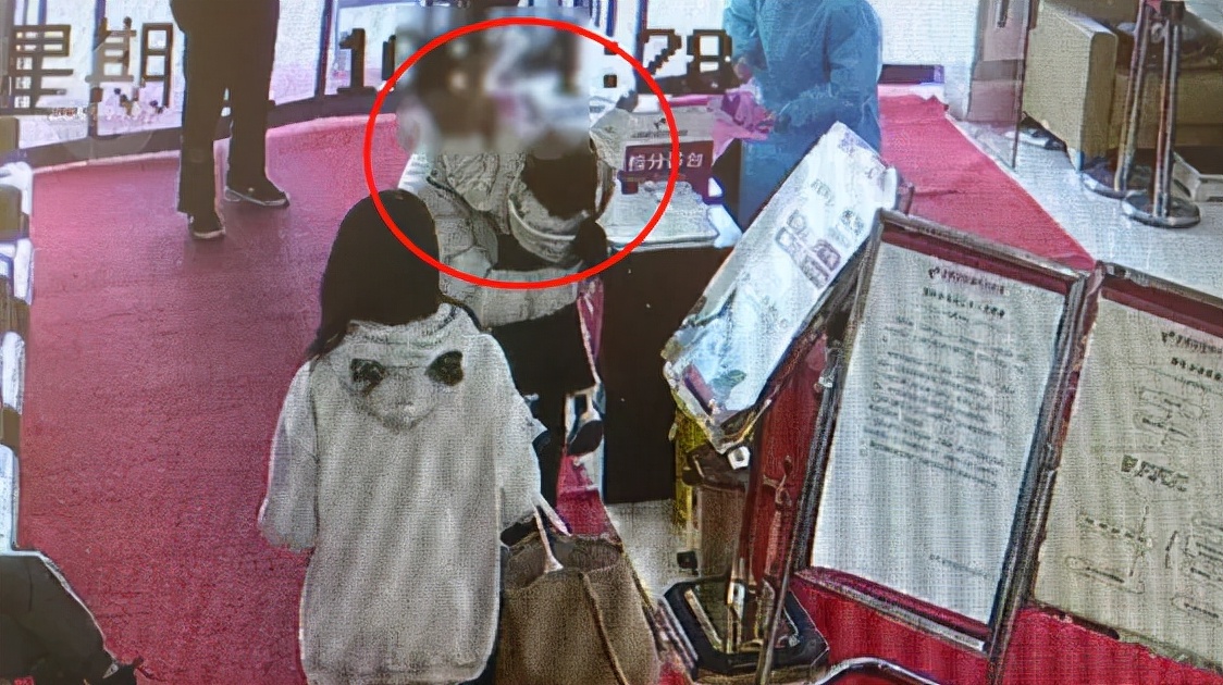 找对人了！他抱着突发癫痫的女儿冲进了皮肤病医院