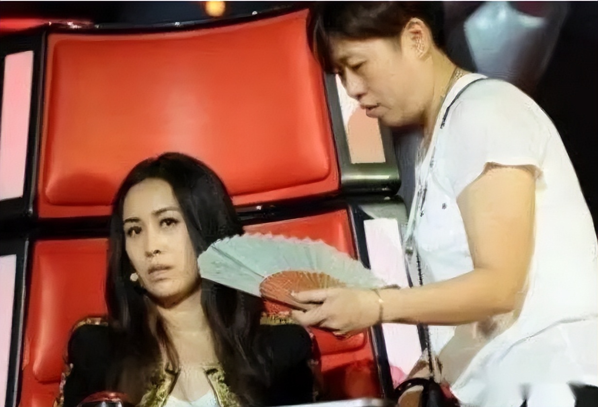 人前明星人后大爷,浴缸陪睡跪地穿鞋,这都是谁给的底气?