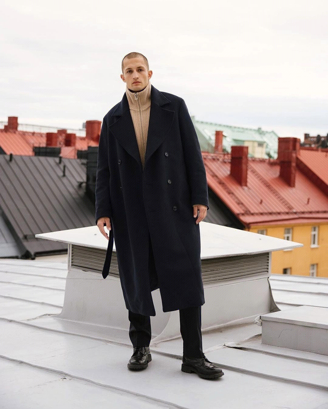 黄色成熟的毛呢大衣搭配,男人要想穿得酷