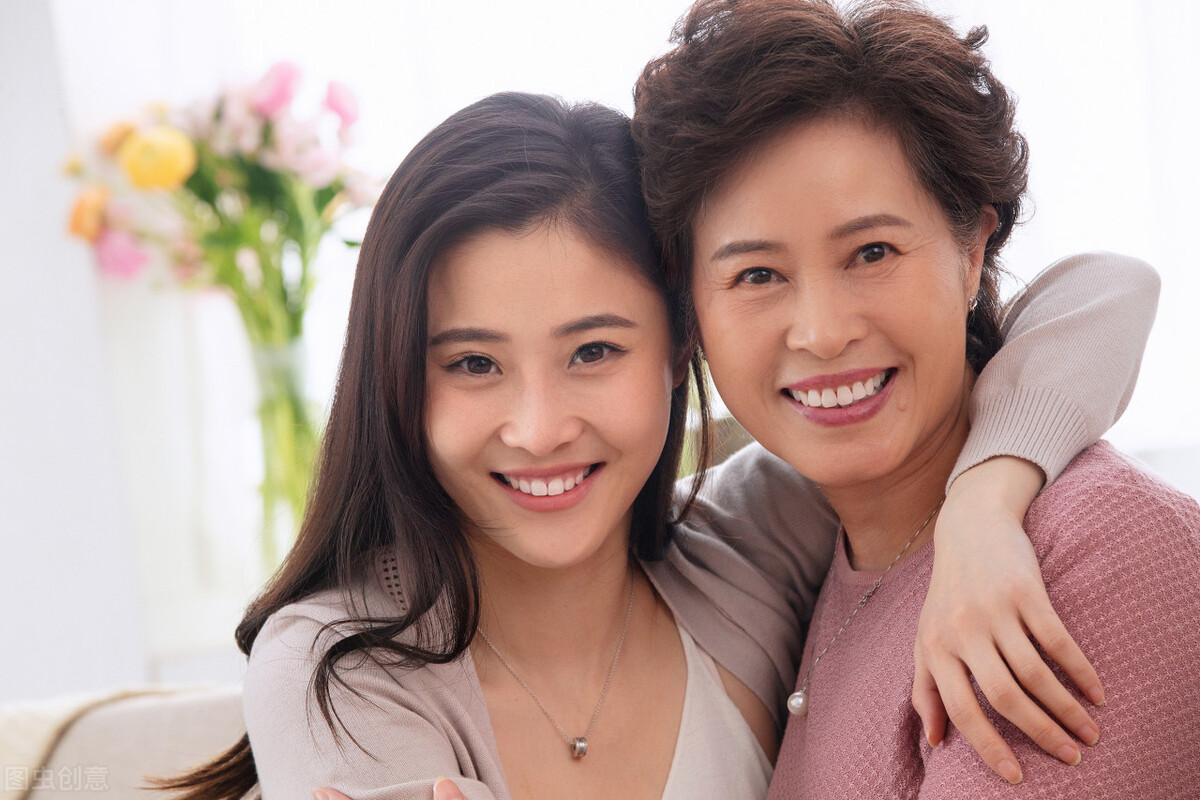 “你妈再不走我要疯了”老公想妙招送走多管闲事老妈:人不能太闲