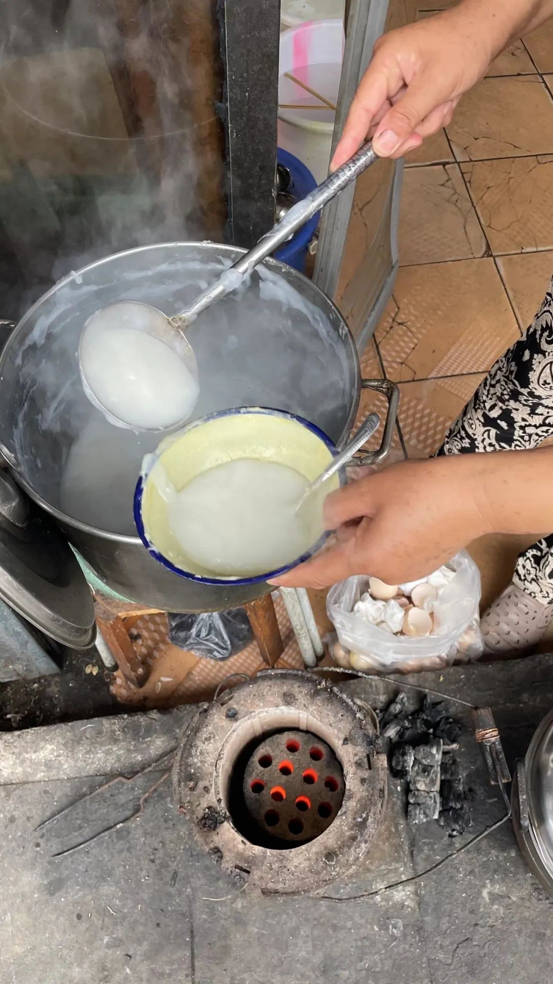 外地朋友来四川吃美食,外地朋友来四川吃苍蝇馆子