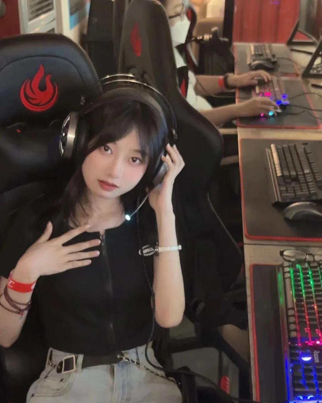 一年关万家，是谁杀死了网吧？