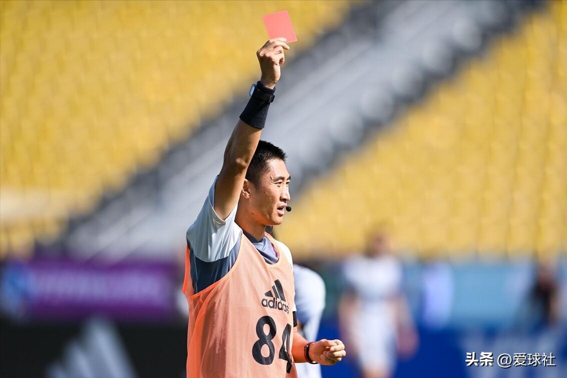 马宁什么时候担任国际级主裁判,马宁再担任第四官员