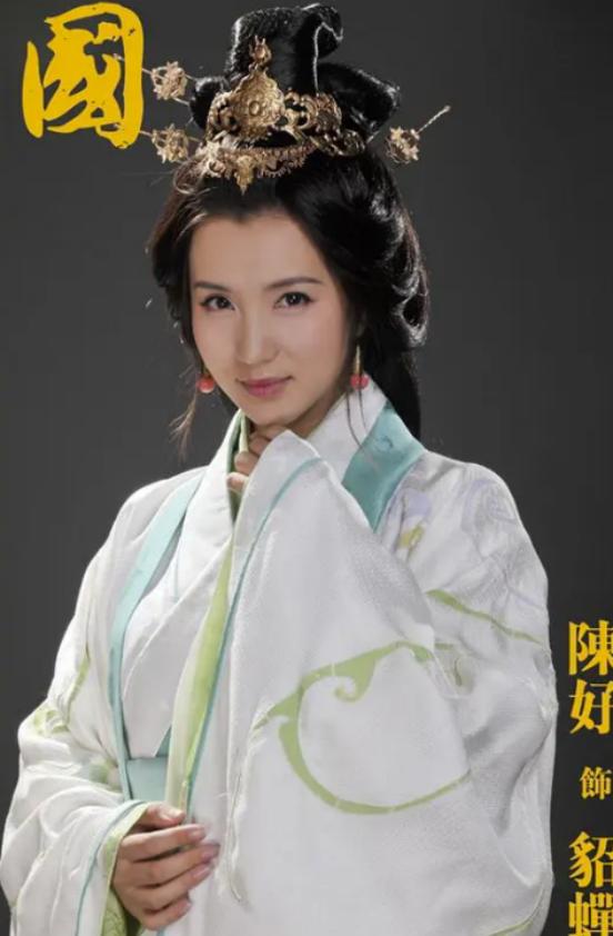 长了一张风情万种的脸下一句,看似清纯实际丰富情史女明星