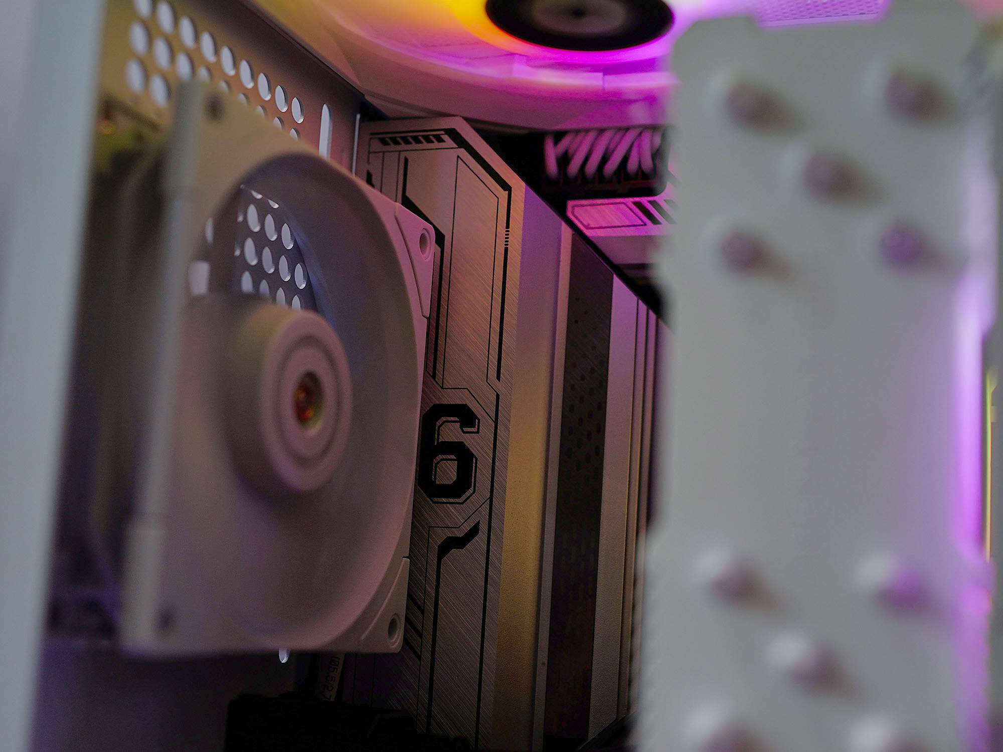 又小又白,12代3060tiitx主机推荐