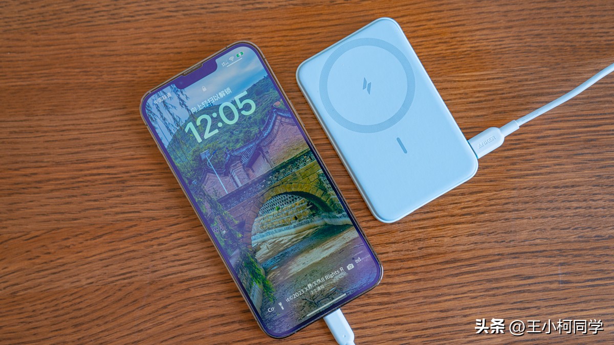 anker磁吸充电宝使用教程,anker磁吸充电宝一代与二代区别