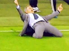 穆里尼奥切尔西激情庆祝,穆里尼奥2004年波尔图激情庆祝