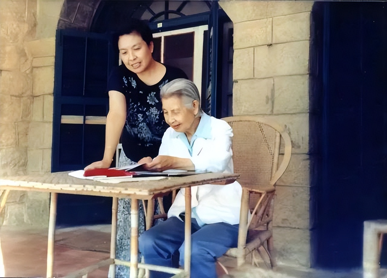 陶斯亮的背景有多强大？她的母亲敢和毛主席吵架，父亲官至正国级