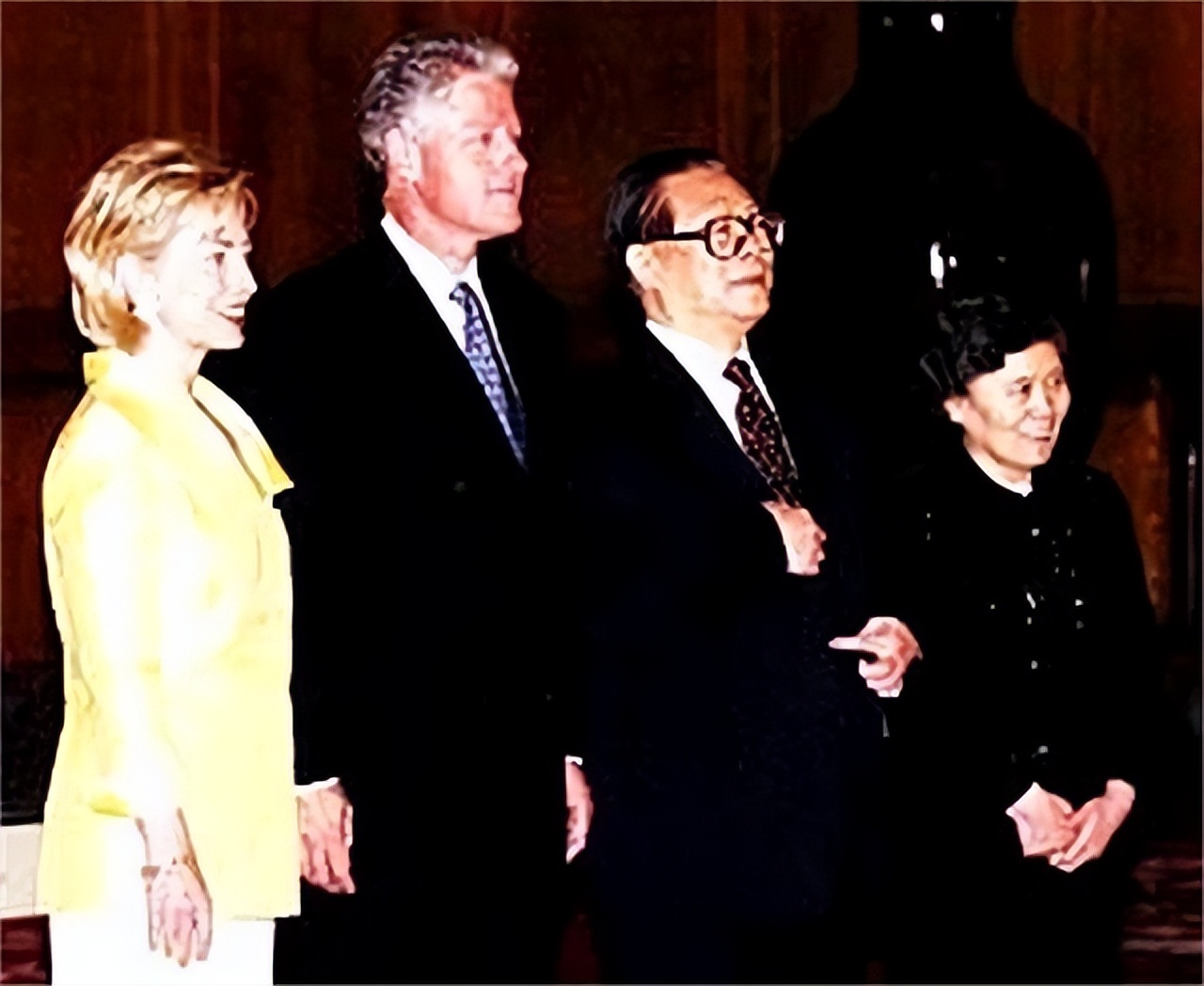 江*民泽**妹妹泽慧回忆兄长恋爱：*冶坪王**文静含蓄，与兄长性格互补