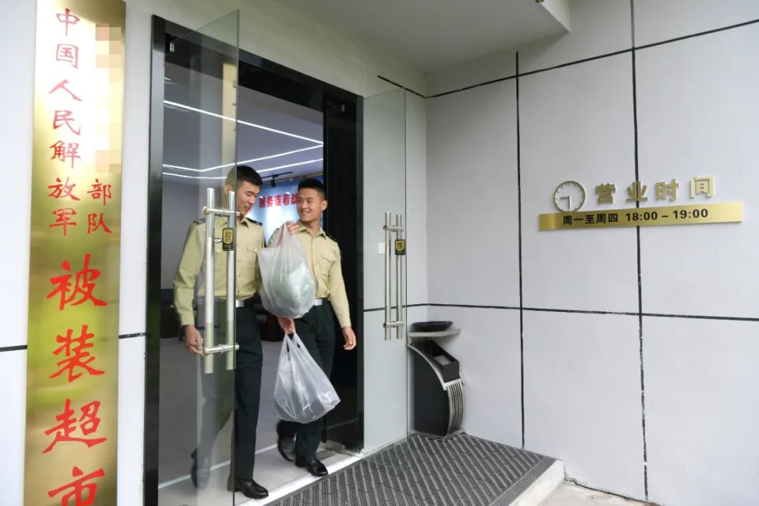 VR试镜、自主选购、即申即领！火箭军某部线下超市，多款被装“一站式”购齐！