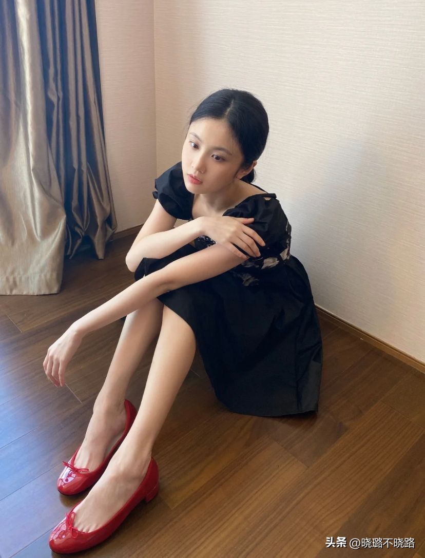 今年夏季流行的高帮休闲镂空鞋,2021早秋款时尚潮流百搭休闲鞋