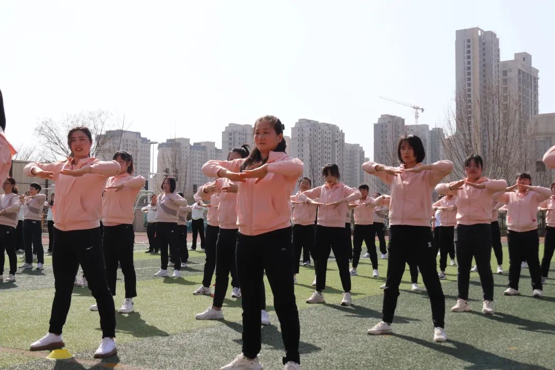 趣味运动会，精彩半边天——惠济区江山路中心学校举行三八节活动