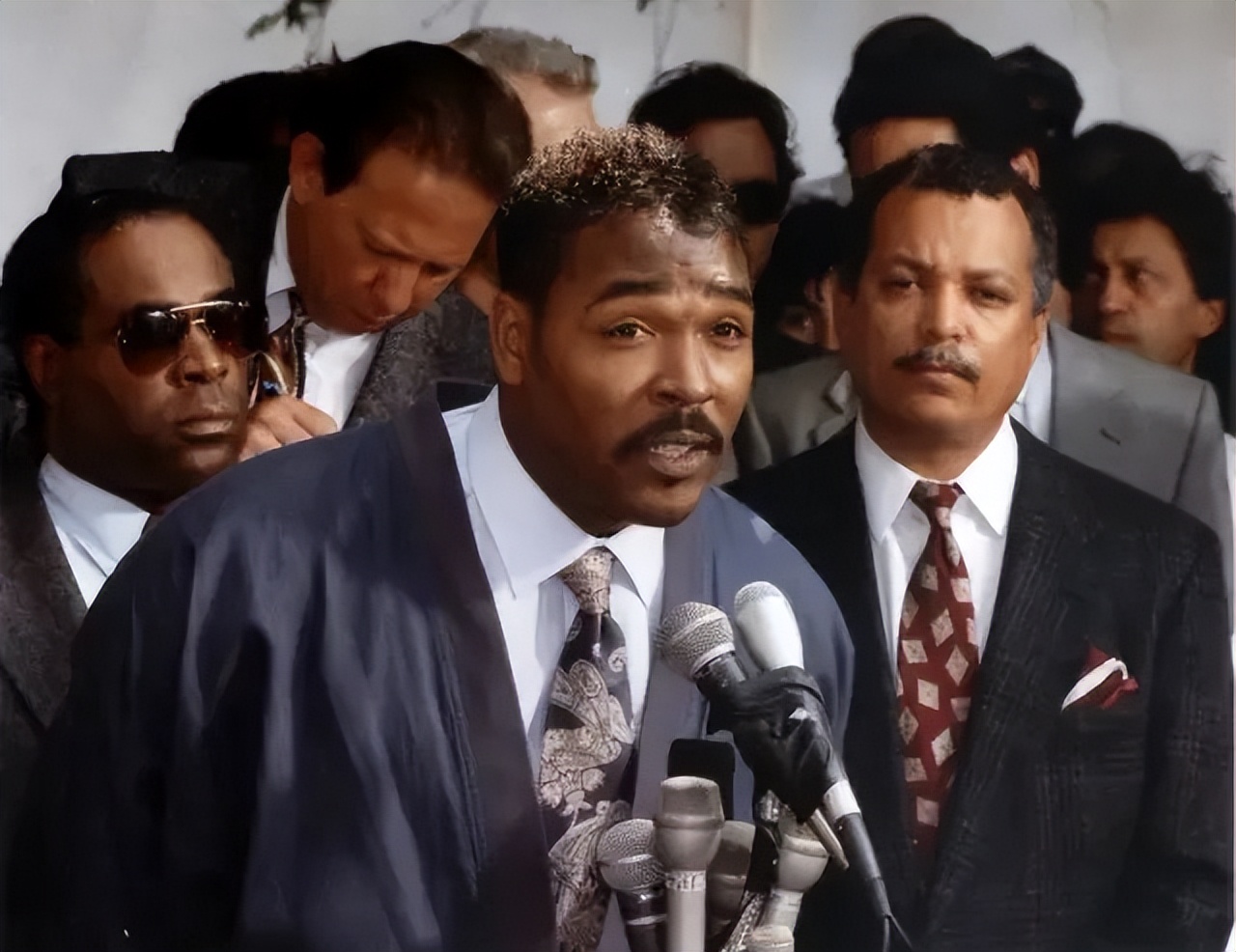 黑人不怕警察怕韩国人？一场自卫反击战让韩国人在美国获得尊重