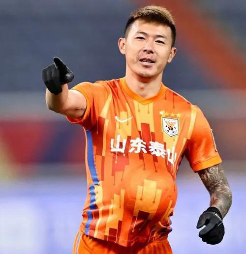 山东泰山谈成源打人事件反转,官方通报球员成源打人案