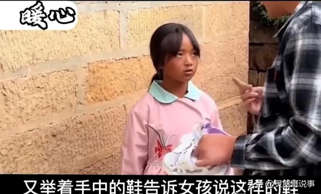 小女孩零用钱买猪肉,小女孩4元买猪肉被拒绝