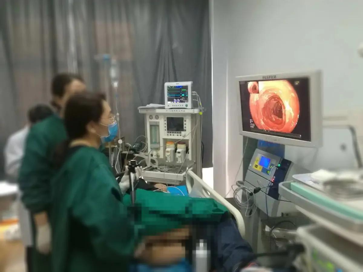 胃镜和肠镜哪个痛苦真实经历,胃镜和肠镜的区别亲身经历