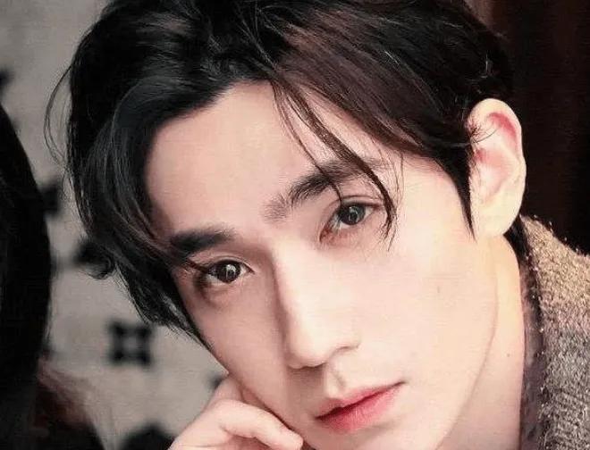 眼距宽却很好看的男明星,眼睫毛特别长的男明星