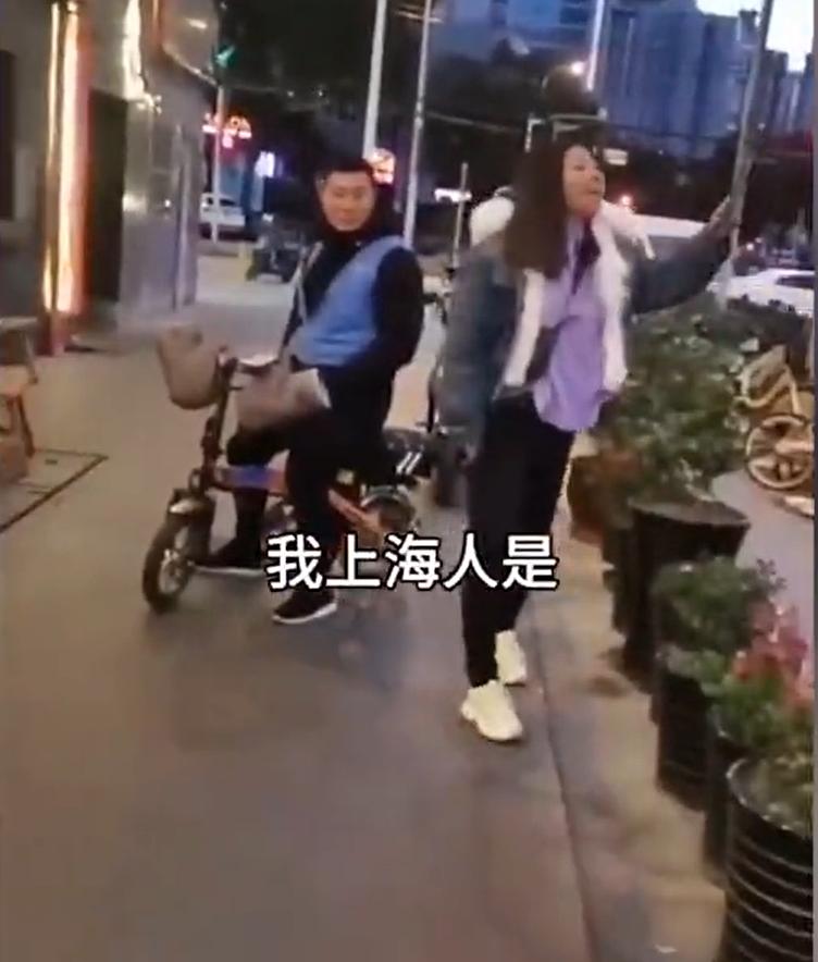 上海醉酒女子殴打代驾完整版,上海一醉酒女子殴打代驾