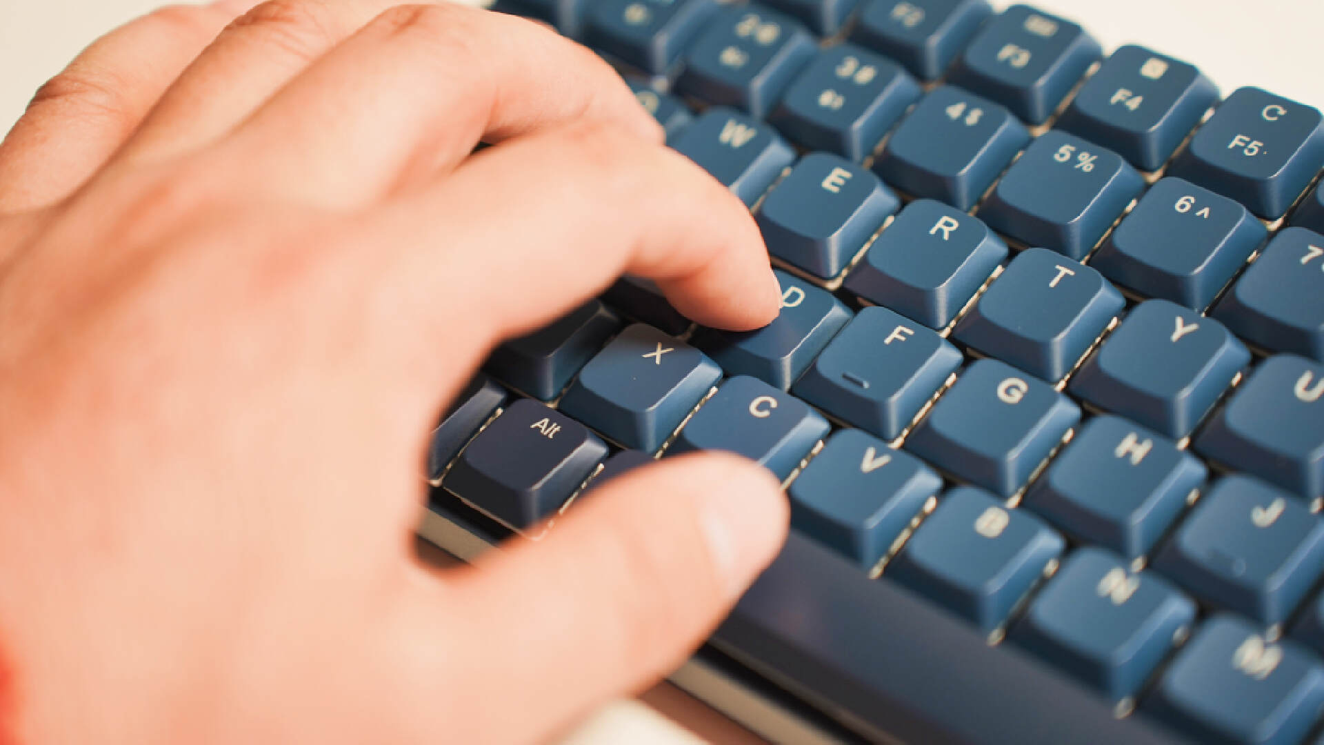 绿联蓝牙双模矮轴机械键盘,绿联矮茶轴键盘测评