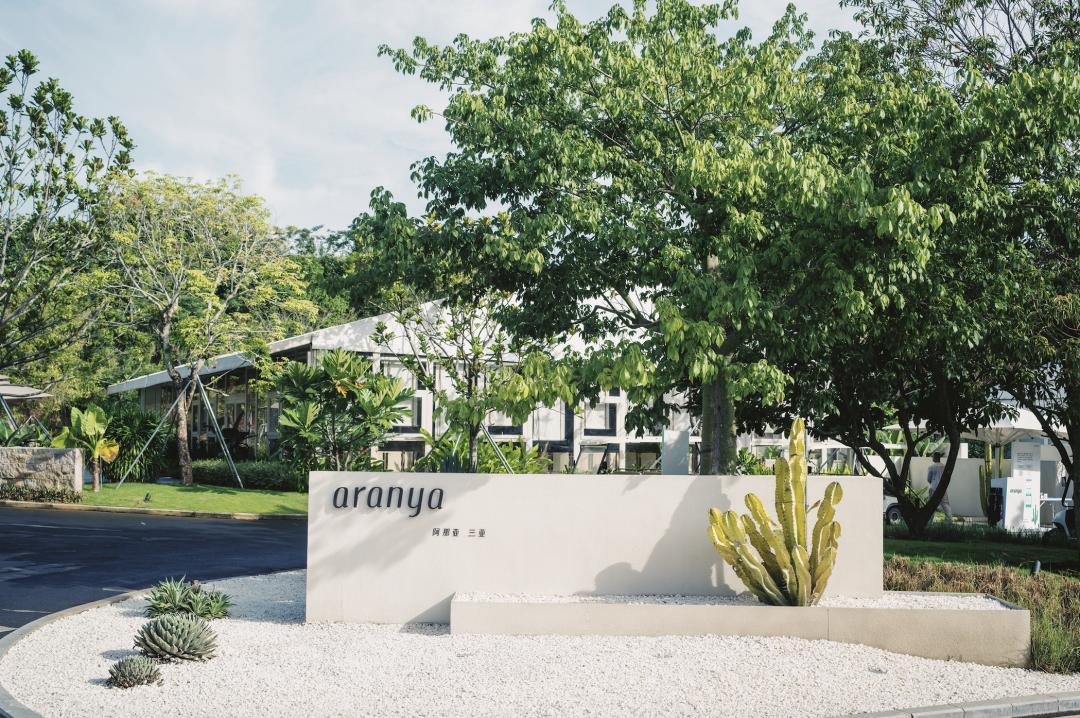 三亚沙滩和碧海蓝天,三亚有清澈的海水和美丽的沙滩