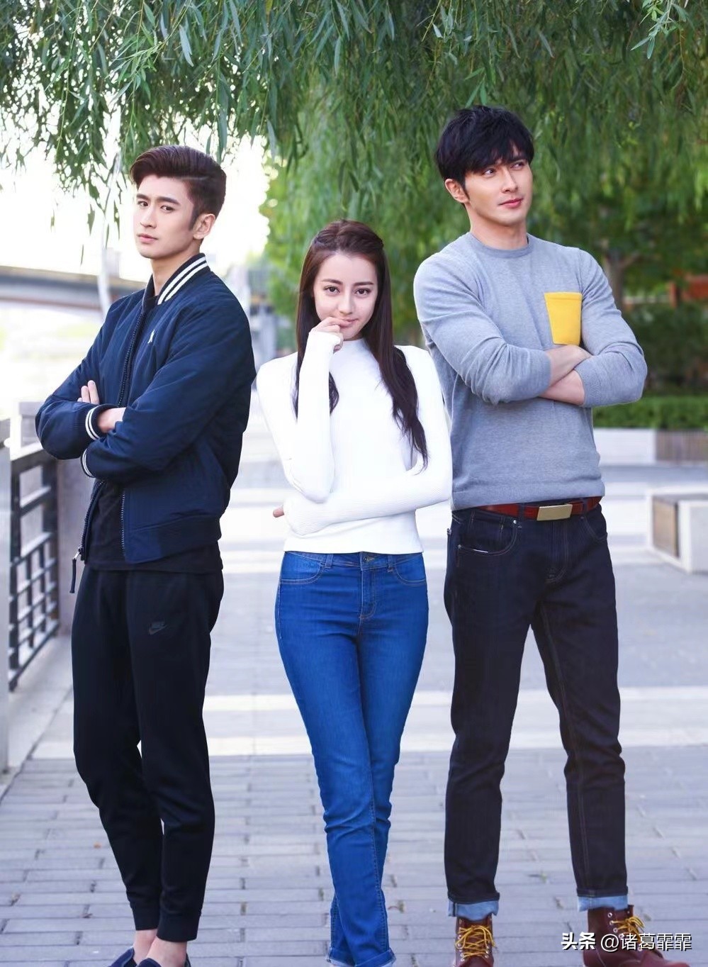 张云龙机场被粉丝问胡一天,张云龙和粉丝互动名场面