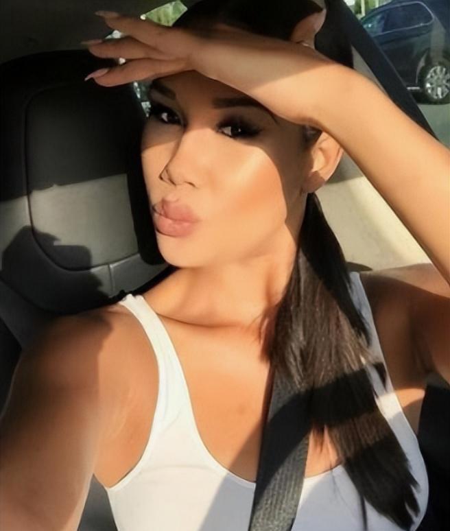 中国女歌手爱上外籍黑人,同居后被家暴至肛裂,如今40岁无人敢娶