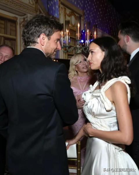 c罗前女友街头大秀好身材,c罗女友乔治娜泳衣广告